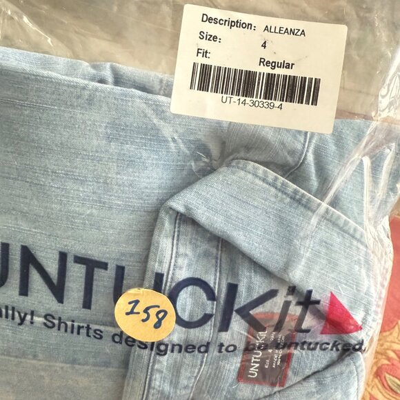 Untuckit Alleanza Regular Fit Denim Button-Up Shirt Women Size 4 Light Blue 100% - Picture 6 of 11